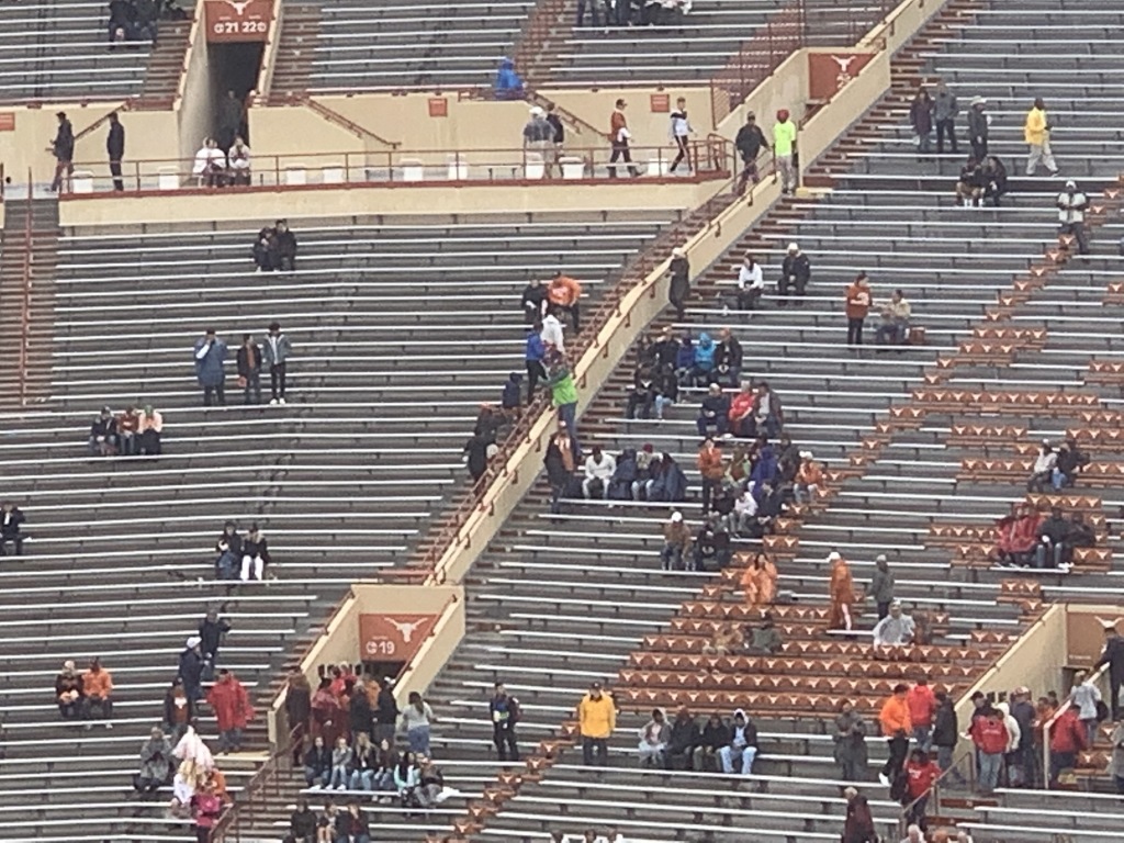 2019/11(November)/Thanksgiving/1024x768_2019-11-29-UT-Football-game-03-Bill-Vava.JPG