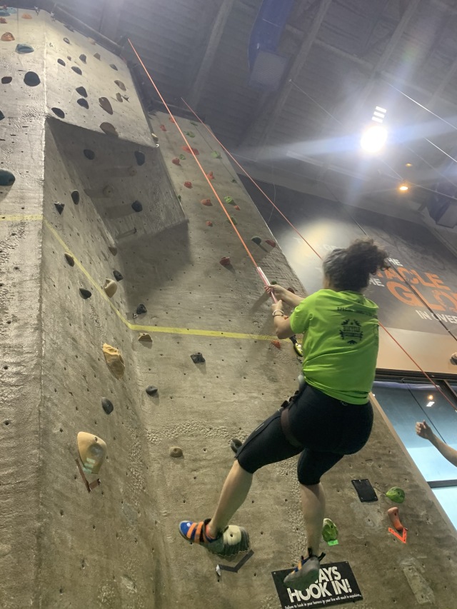 2019/11(November)/Thanksgiving/640x480_2019-11-30-Rock-Climbing-at-Main-Event-04-Suzi.JPG