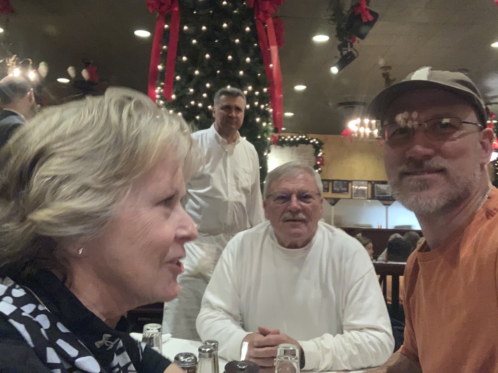 2019/12(December)/VA-New-York-City-Jim-Janeen/1024x768_2019-12-04-New-York-City-03-Carmines-Janeen-Jim-Travis.JPG