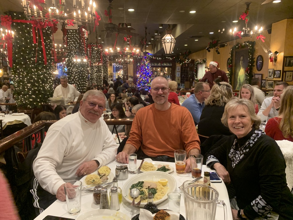 2019/12(December)/VA-New-York-City-Jim-Janeen/1024x768_2019-12-04-New-York-City-07-Carmines-Janeen-Jim-Travis.JPG