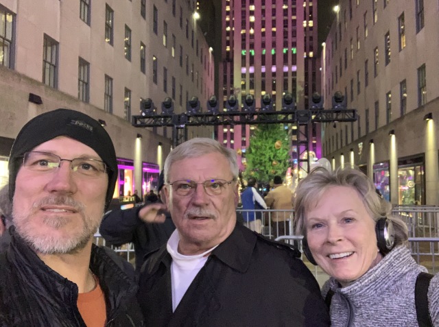 2019/12(December)/VA-New-York-City-Jim-Janeen/640x480_2019-12-04-New-York-City-21-Lighting-of-Rockerfeller-Tree-Travis-Jim-Janeen.JPG