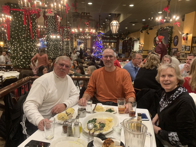 2019/12(December)/VA-New-York-City-Jim-Janeen/800x600_2019-12-04-New-York-City-04-Carmines-Janeen-Jim-Travis.JPG