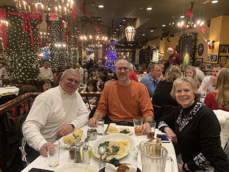 2019/12(December)/VA-New-York-City-Jim-Janeen/800x600_2019-12-04-New-York-City-06-Carmines-Janeen-Jim-Travis.JPG