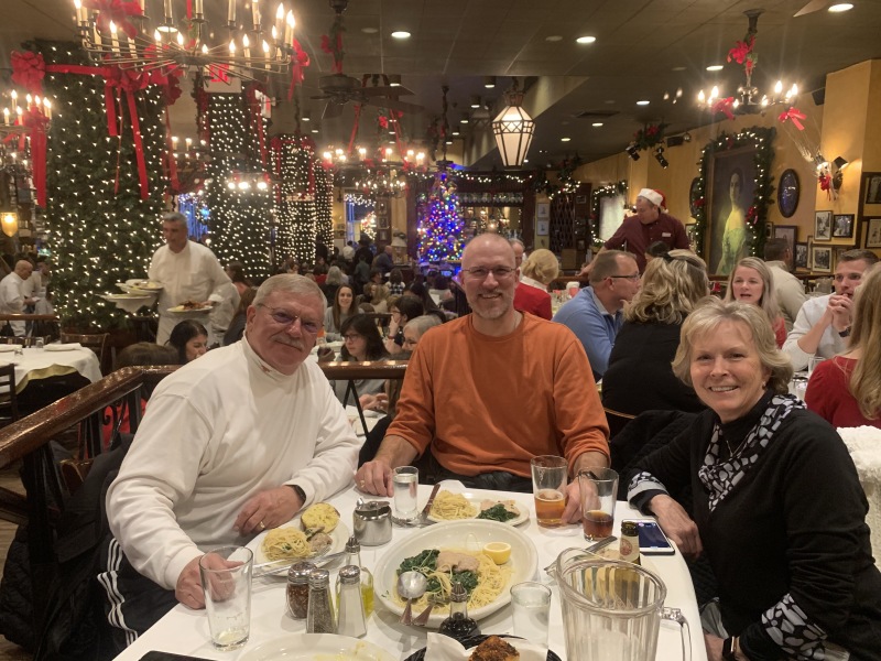 2019/12(December)/VA-New-York-City-Jim-Janeen/800x600_2019-12-04-New-York-City-08-Carmines-Janeen-Jim-Travis.JPG