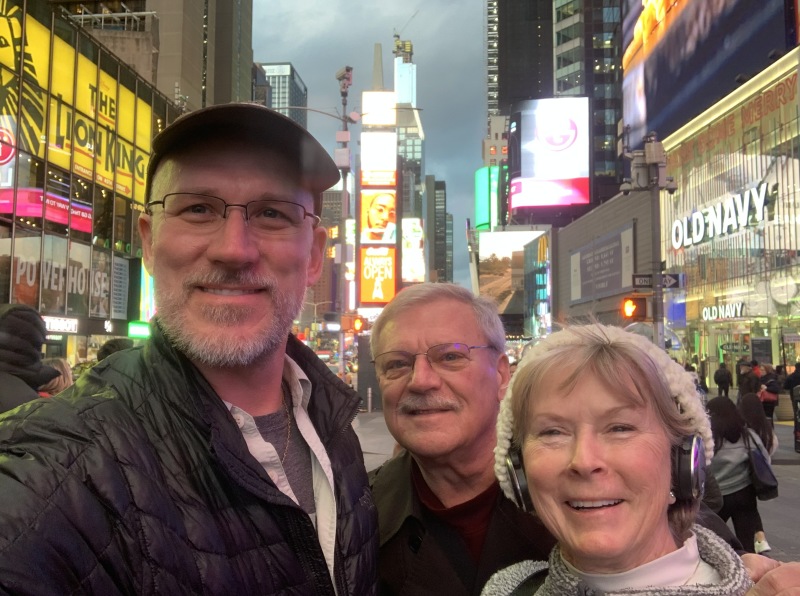 2019/12(December)/VA-New-York-City-Jim-Janeen/800x600_2019-12-05-New-York-City-01-Times-Square-Travis-Jim-Janeen.JPG