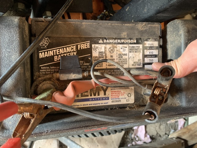 2020/01(January)/Misc/640x480_2020-01-25-SCAG-mower-battery-replacement-1.JPG