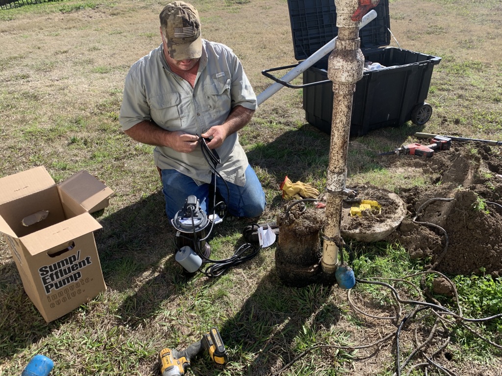 2020-01-24-Septic-pump-replacement-4-dead-pump-being-replaced.JPG