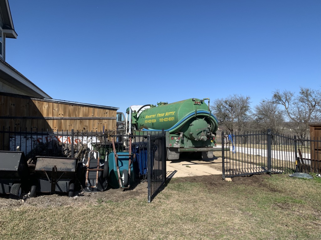 2020/01(January)/Septic-pump-replacement/1024x768_2020-01-24-Septic-pump-replacement-6-pump-truck.JPG