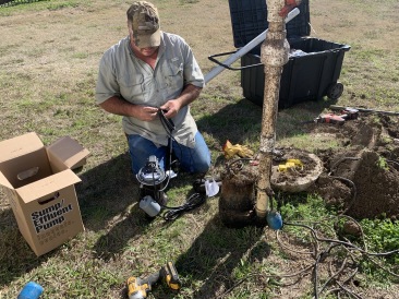 2020-01-24-Septic-pump-replacement-4-dead-pump-being-replaced.JPG