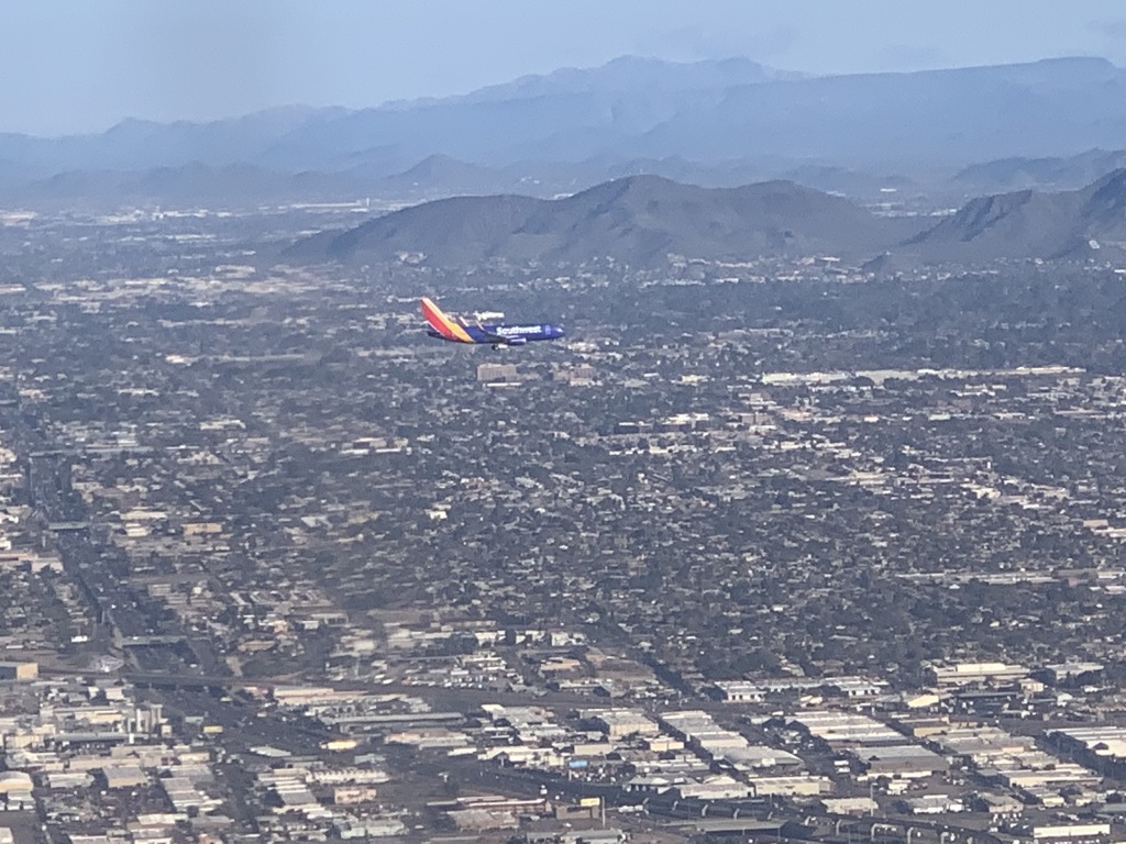 2020/01(January)/Tucson-visit-to-Jim-Janeen/1024x768_2020-01-17-Tucson-visit-Southwest-Plane-on-approach-2.JPG