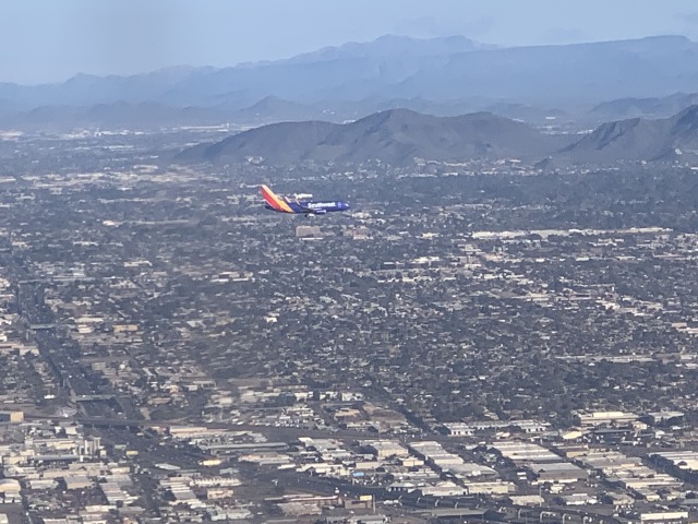 2020/01(January)/Tucson-visit-to-Jim-Janeen/640x480_2020-01-17-Tucson-visit-Southwest-Plane-on-approach-2.JPG