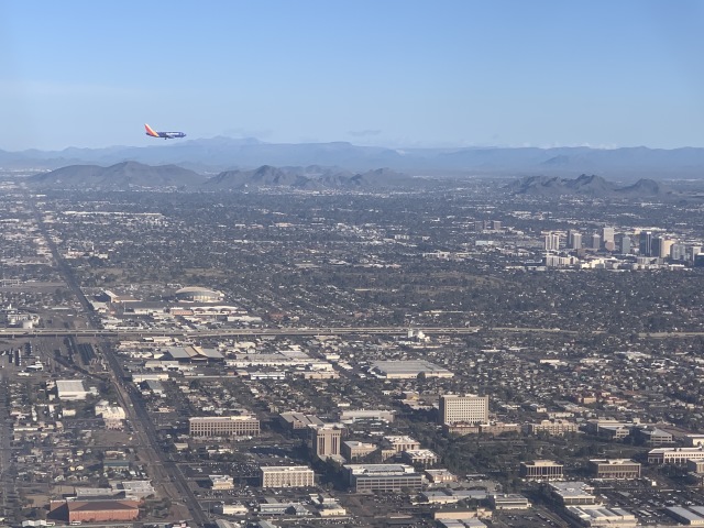 2020/01(January)/Tucson-visit-to-Jim-Janeen/640x480_2020-01-17-Tucson-visit-Southwest-Plane-on-approach-3.JPG