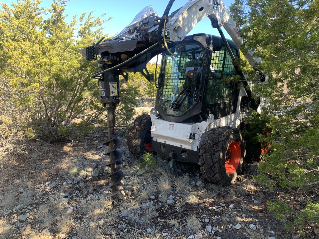 2020/02(February)/BlueStem-camping/1024x768_2020-02-01-Bluestem-setup-02-Frank-Drilling.JPG