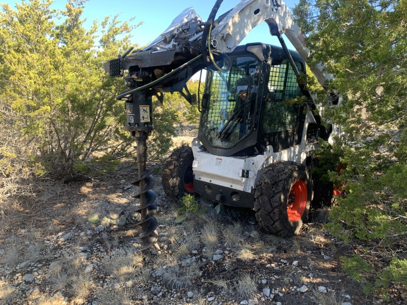 2020/02(February)/BlueStem-camping/800x600_2020-02-01-Bluestem-setup-02-Frank-Drilling.JPG