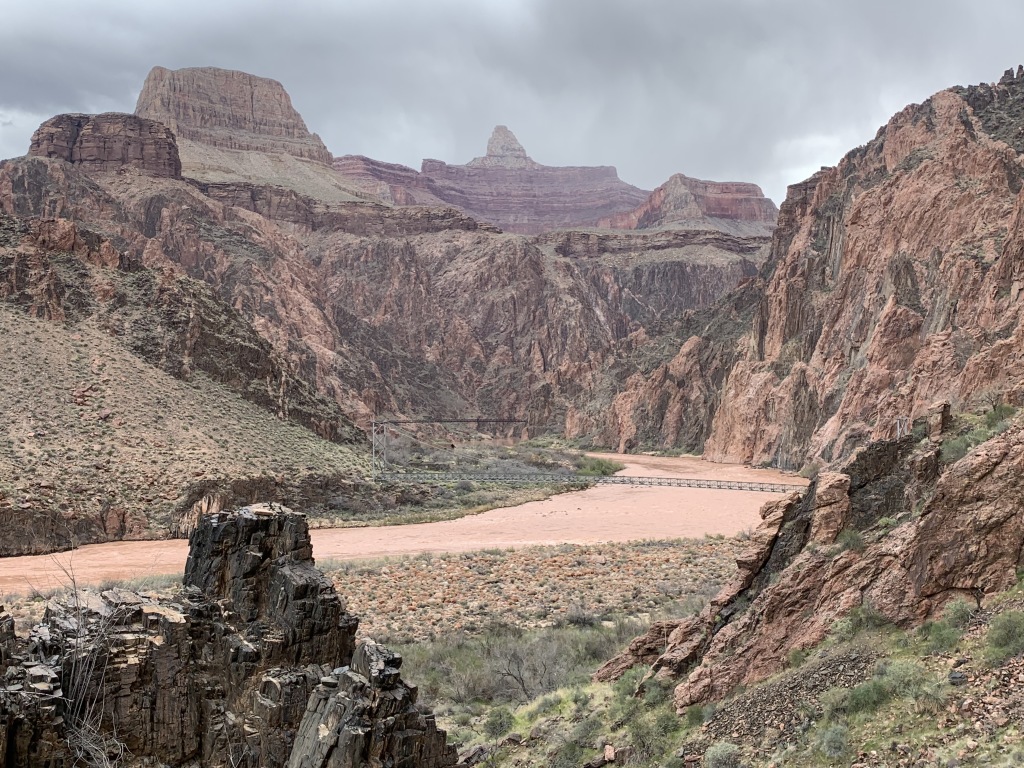 2020/03(March)/Grand-Canyon-Crew-8787/1024x768_2020-03-18-Grand-Canyon-Crew8787-074-silver-black-bridges.JPG