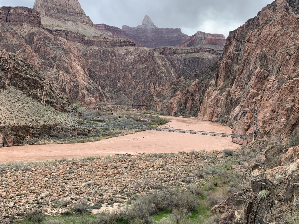 2020/03(March)/Grand-Canyon-Crew-8787/1024x768_2020-03-18-Grand-Canyon-Crew8787-077-silver-black-bridges.JPG