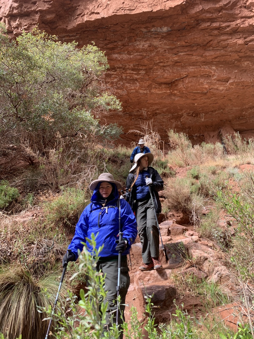 2020/03(March)/Grand-Canyon-Crew-8787/1024x768_2020-03-19-Grand-Canyon-Crew8787-089-Ribbon-Falls-Nicole-Izzy-Carl.JPG