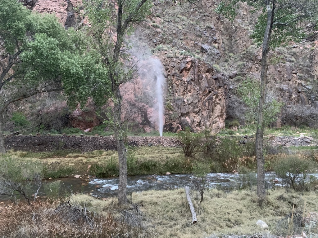 2020/03(March)/Grand-Canyon-Crew-8787/1024x768_2020-03-19-Grand-Canyon-Crew8787-131-broken-pipe-Bright-Angel-Campground.JPG