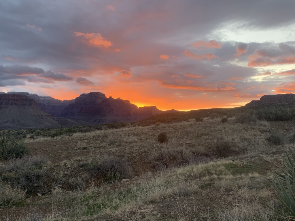 2020/03(March)/Grand-Canyon-Crew-8787/1024x768_2020-03-20-Grand-Canyon-Crew8787-11-TipOff-sunrise.JPG