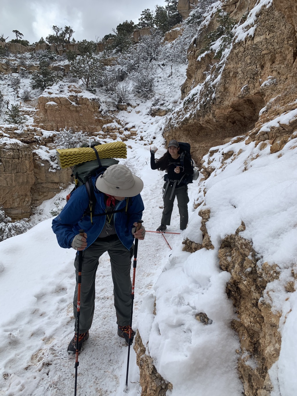 2020/03(March)/Grand-Canyon-Crew-8787/1024x768_2020-03-20-Grand-Canyon-Crew8787-84-Carl-Addison-snowball-fight.JPG