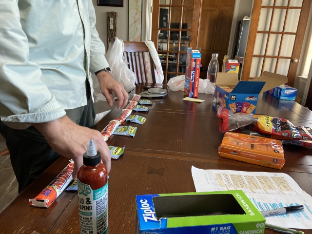 2020/03(March)/Grand-Canyon-Crew-8787/640x480_2020-03-07-Grand-Canyon-Crew8787-06-food-shopping.JPG