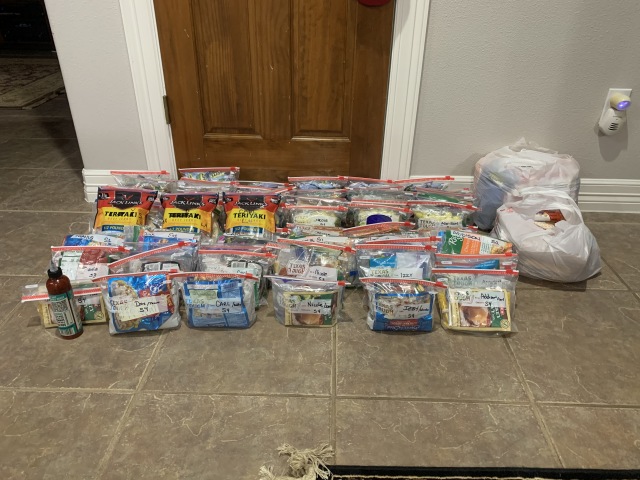 2020/03(March)/Grand-Canyon-Crew-8787/640x480_2020-03-07-Grand-Canyon-Crew8787-08-food-shopping.JPG