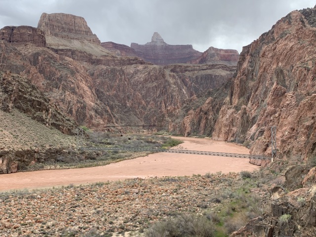 2020/03(March)/Grand-Canyon-Crew-8787/640x480_2020-03-18-Grand-Canyon-Crew8787-078-silver-black-bridges.JPG