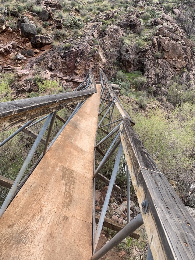 2020/03(March)/Grand-Canyon-Crew-8787/640x480_2020-03-19-Grand-Canyon-Crew8787-115-broken-footbridge.JPG