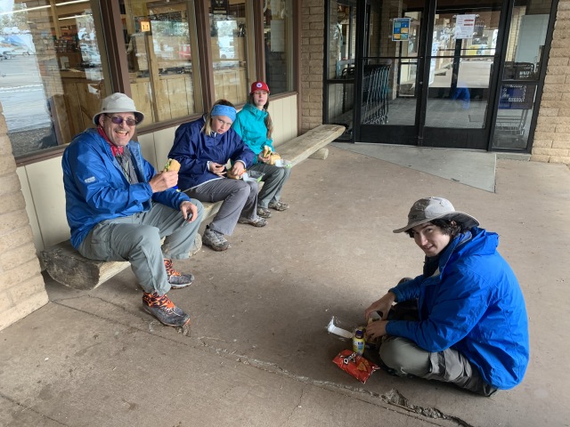 2020/03(March)/Grand-Canyon-Crew-8787/640x480_2020-03-20-Grand-Canyon-Crew8787-90-Carl-Megan-Ella-Dax-disappointing-lunch.JPG