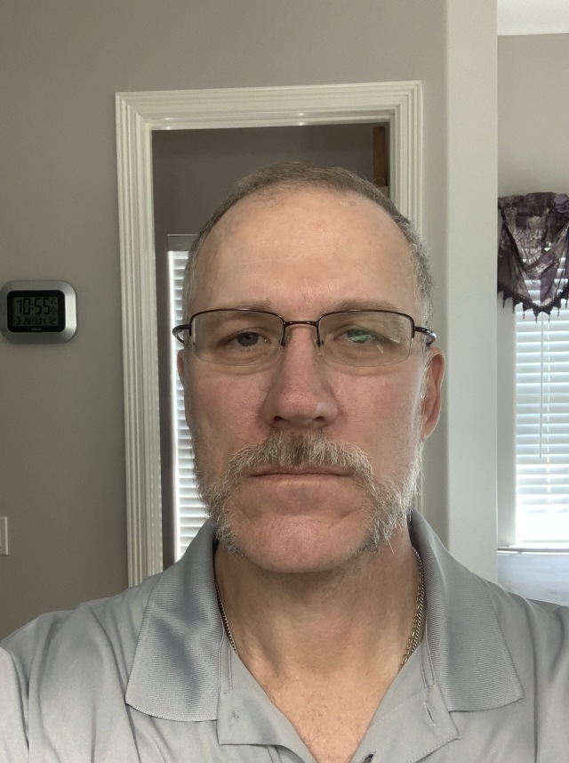 2020/03(March)/Travis-Beard-Shaving/640x480_2020-03-29-Travis-Beard-Shaving-stages-03-Fu-Man-Chu.JPG