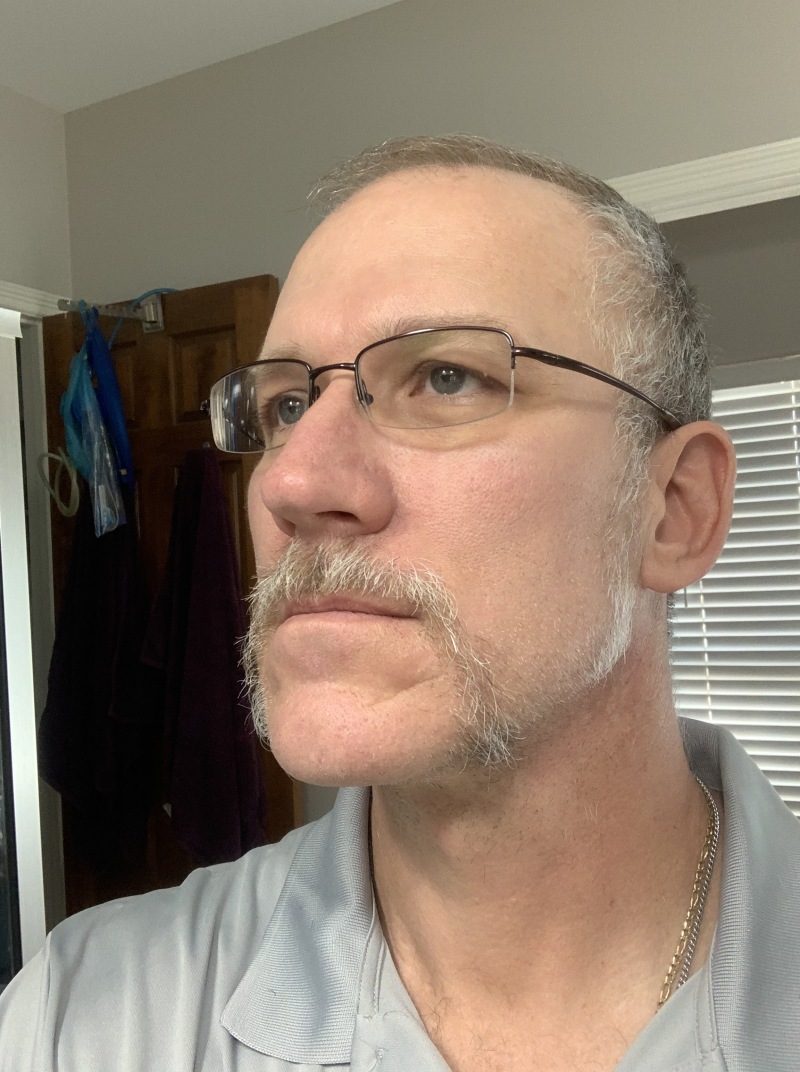 2020/03(March)/Travis-Beard-Shaving/800x600_2020-03-29-Travis-Beard-Shaving-stages-06.JPG