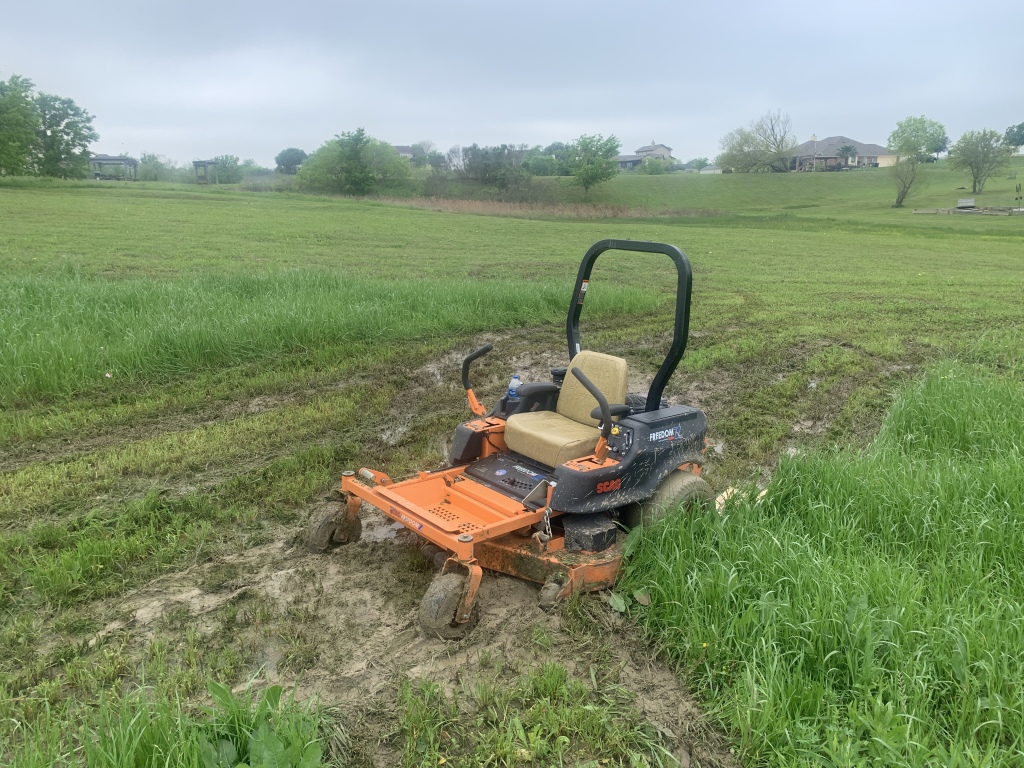 2020/04(April)/Misc/1024x768_2020-04-05-Chance-got-the-mower-stuck-1.JPG