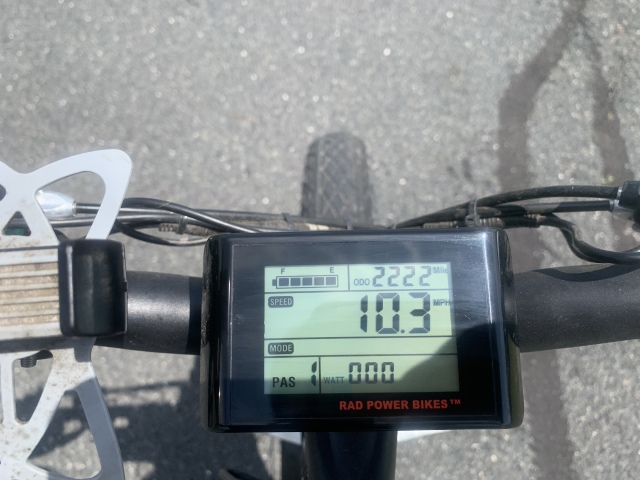2020/04(April)/Misc/640x480_2020-04-19-2222-miles-on-RadRover-Travis-2.JPG