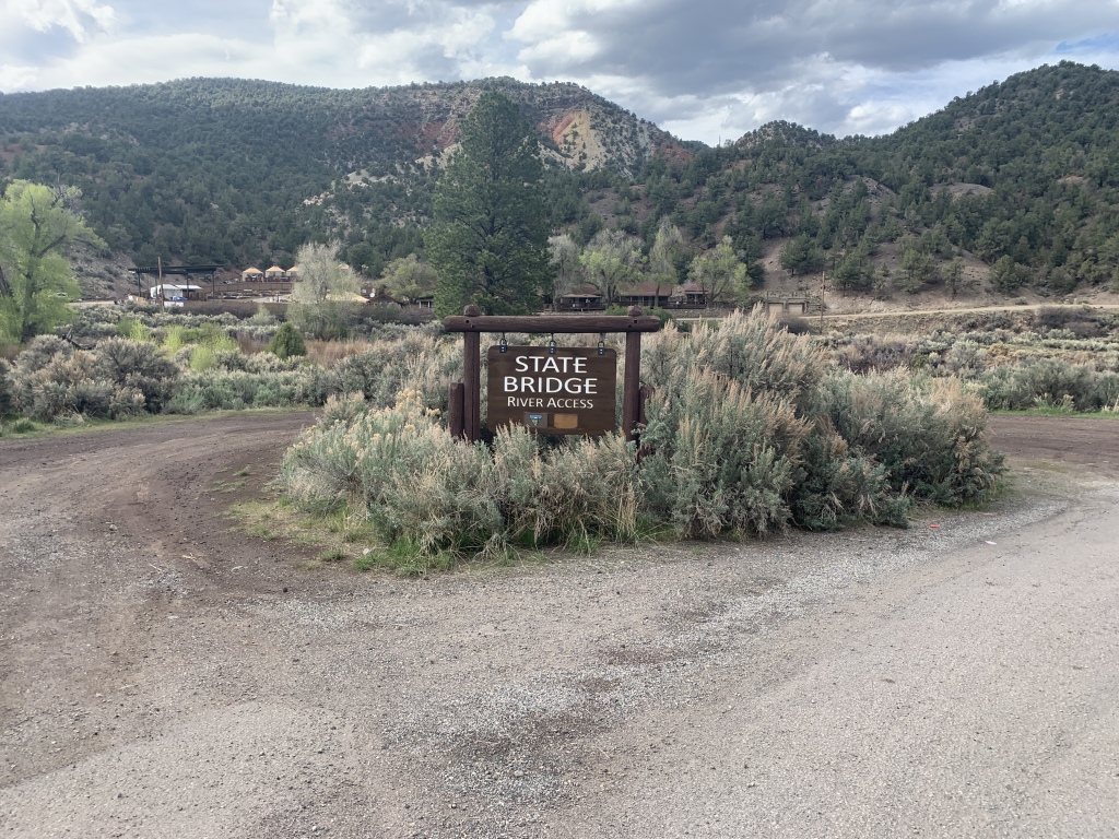 2020/05(May)/Colorado/1024x768_2020-05-12-Colorado-10-State-Bridge-River-Access.JPG