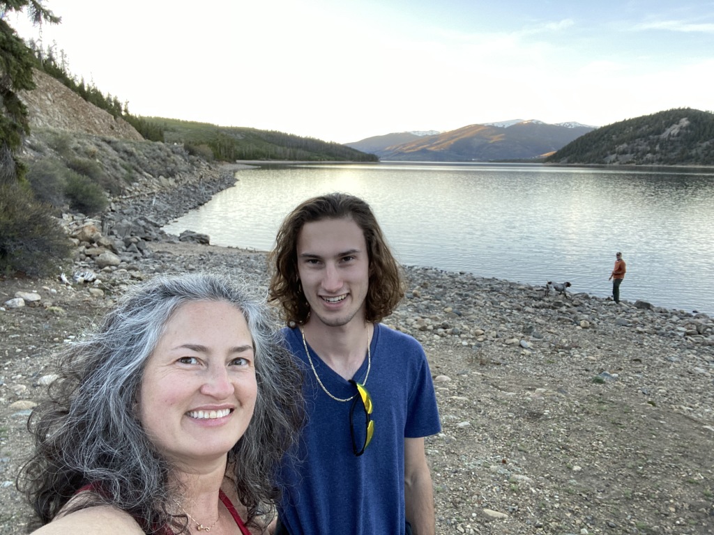 2020/05(May)/Colorado/1024x768_2020-05-18-Colorado-12-Suzi-Chance-Travis.JPG