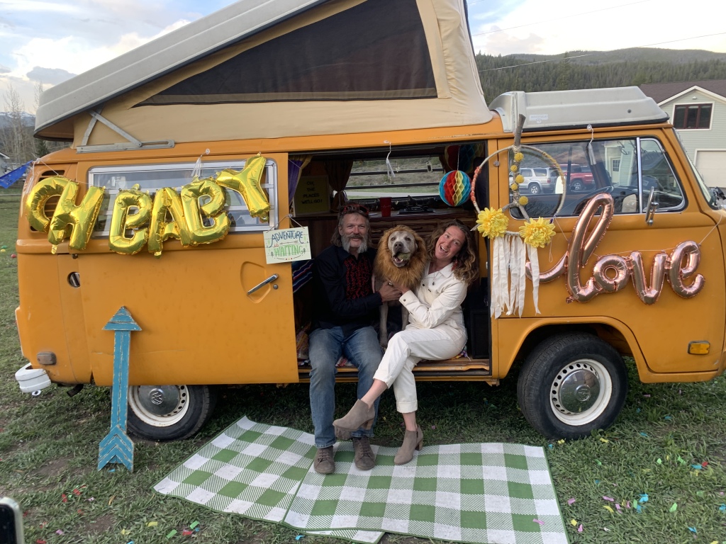 2020/05(May)/Colorado/1024x768_2020-05-23-Colorado-28-Kyla-Graduation-Party-Justin-Hanz-Angie-Buttercup.JPG