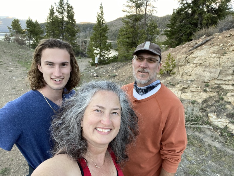 2020/05(May)/Colorado/800x600_2020-05-18-Colorado-08-Chance-Suzi-Travis.JPG