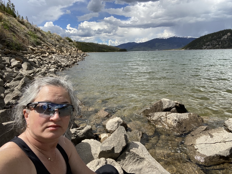 2020/05(May)/Colorado/800x600_2020-05-29-Colorado-04-Suzi-waiting-to-SUP.JPG