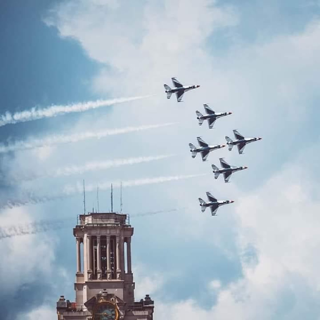 2020/05(May)/Misc/1024x768_2020-05-13-Blue-Angels-fly-over-Austin-UT-Tower.JPG