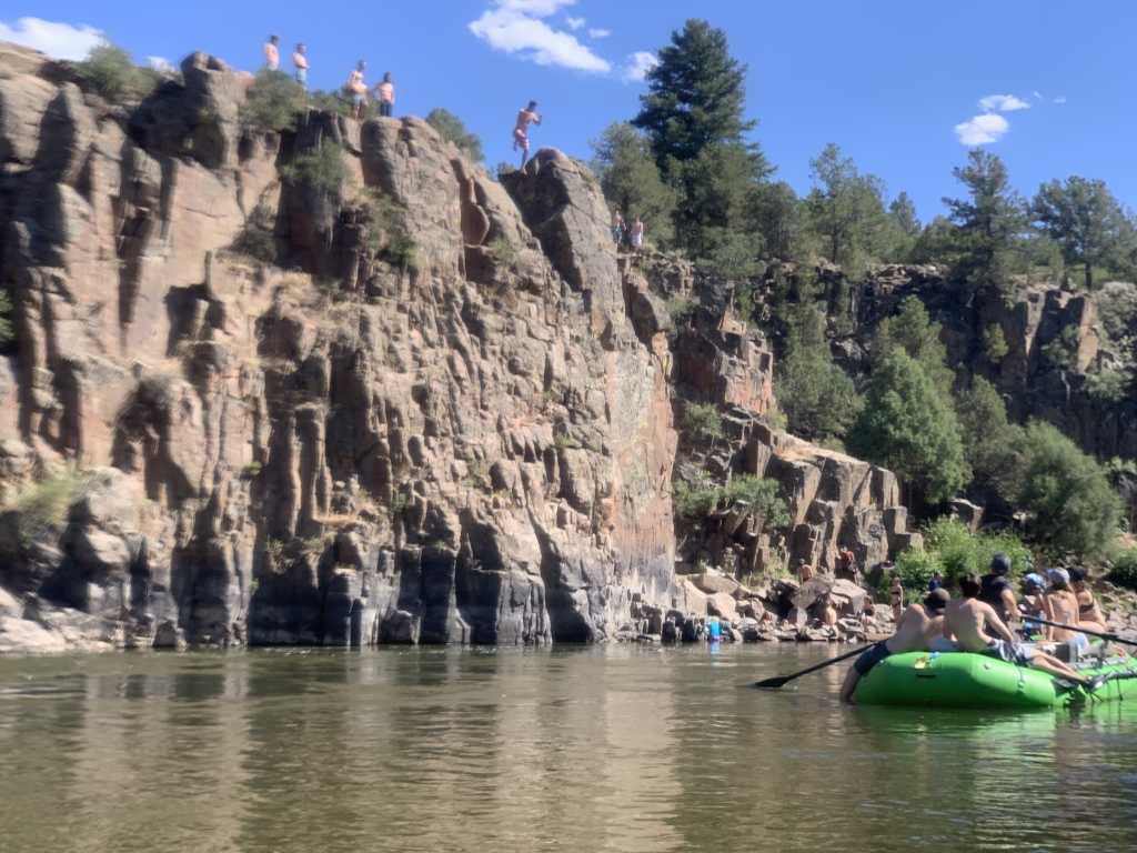 2020/06(June)/Colorado/1024x768_2020-07-11-Colorado-SUP-06-Three-Rivers-cliff-jumping.JPG