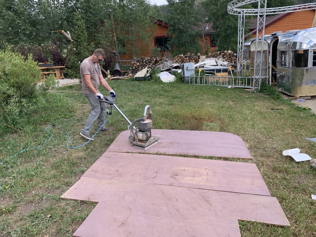 2020/06(June)/Colorado/1024x768_2020-07-19-Colorado-Stella-1-Justin-sanding-boards.JPG