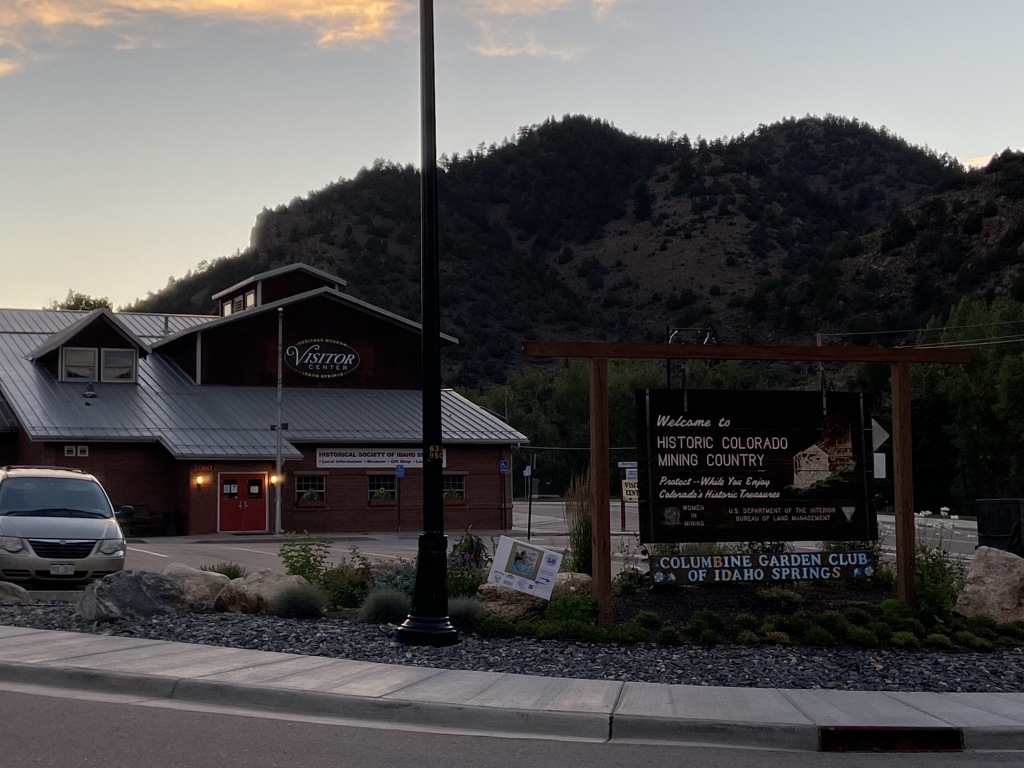 2020/06(June)/Colorado/1024x768_2020-07-26-Colorado-Idaho-Springs-3-Visitor-Center.JPG