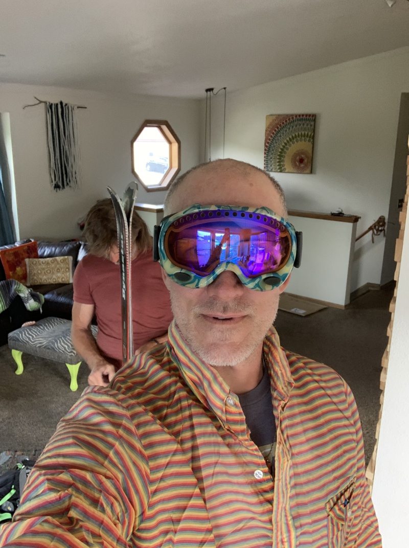 2020/06(June)/Colorado/800x600_2020-07-03-Colorado-Breckenridge-03-prepping-ski-stuff-Travis.JPG