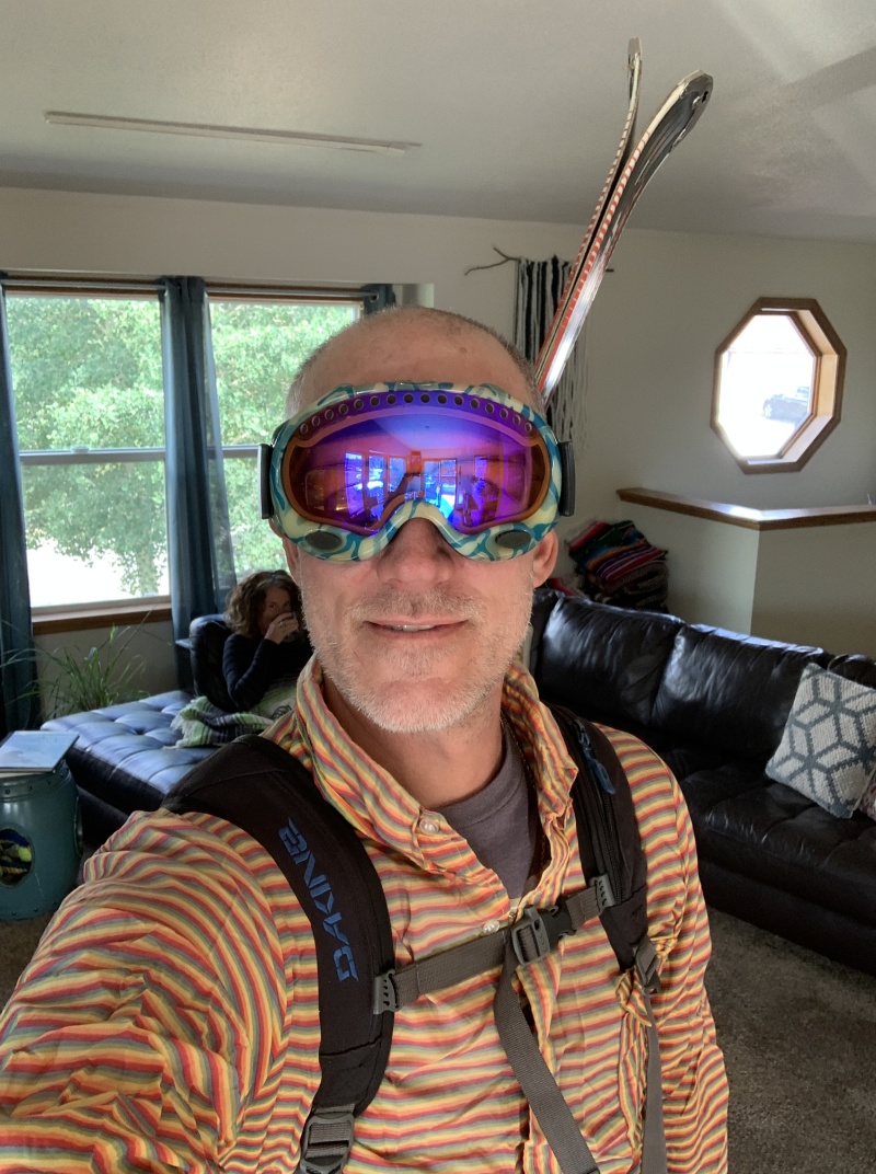 2020/06(June)/Colorado/800x600_2020-07-03-Colorado-Breckenridge-04-prepping-ski-stuff-Travis.JPG