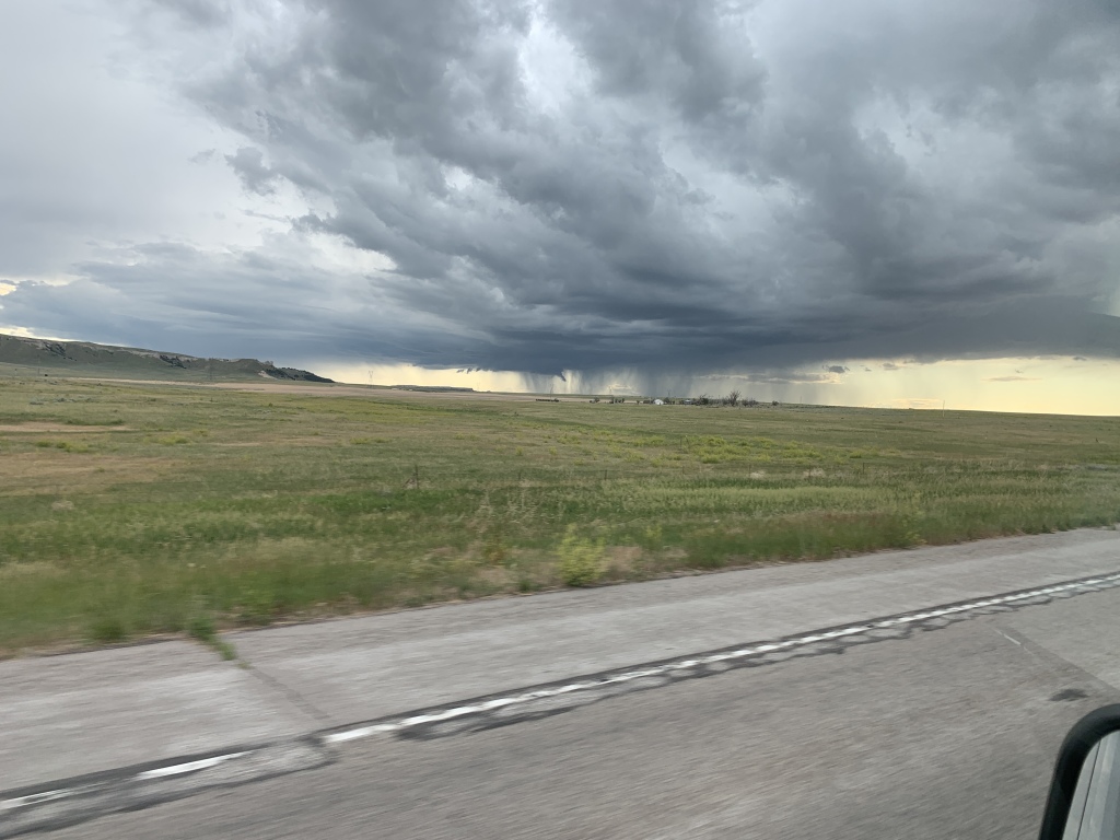 2020/06(June)/South-Dakota-Sturgis/1024x768_2020-06-19-Sturgis-2-storms-in-Wyoming.JPG