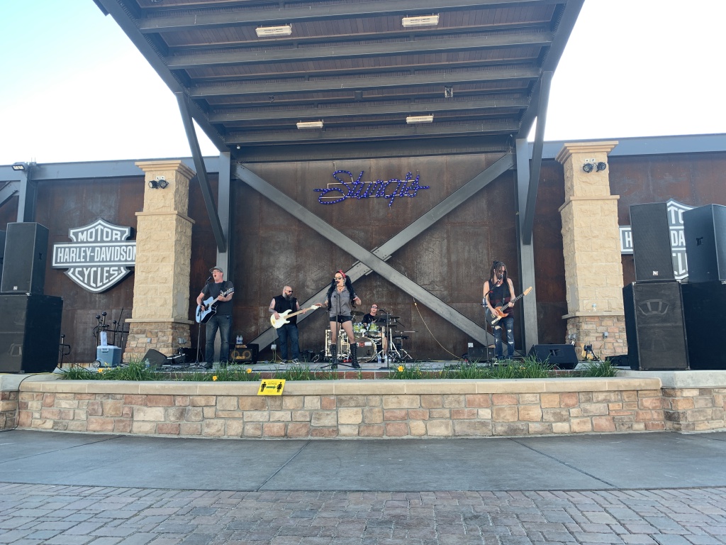 2020/06(June)/South-Dakota-Sturgis/1024x768_2020-06-24-Sturgis-6-downtown-concert-Dirty-Word.JPG