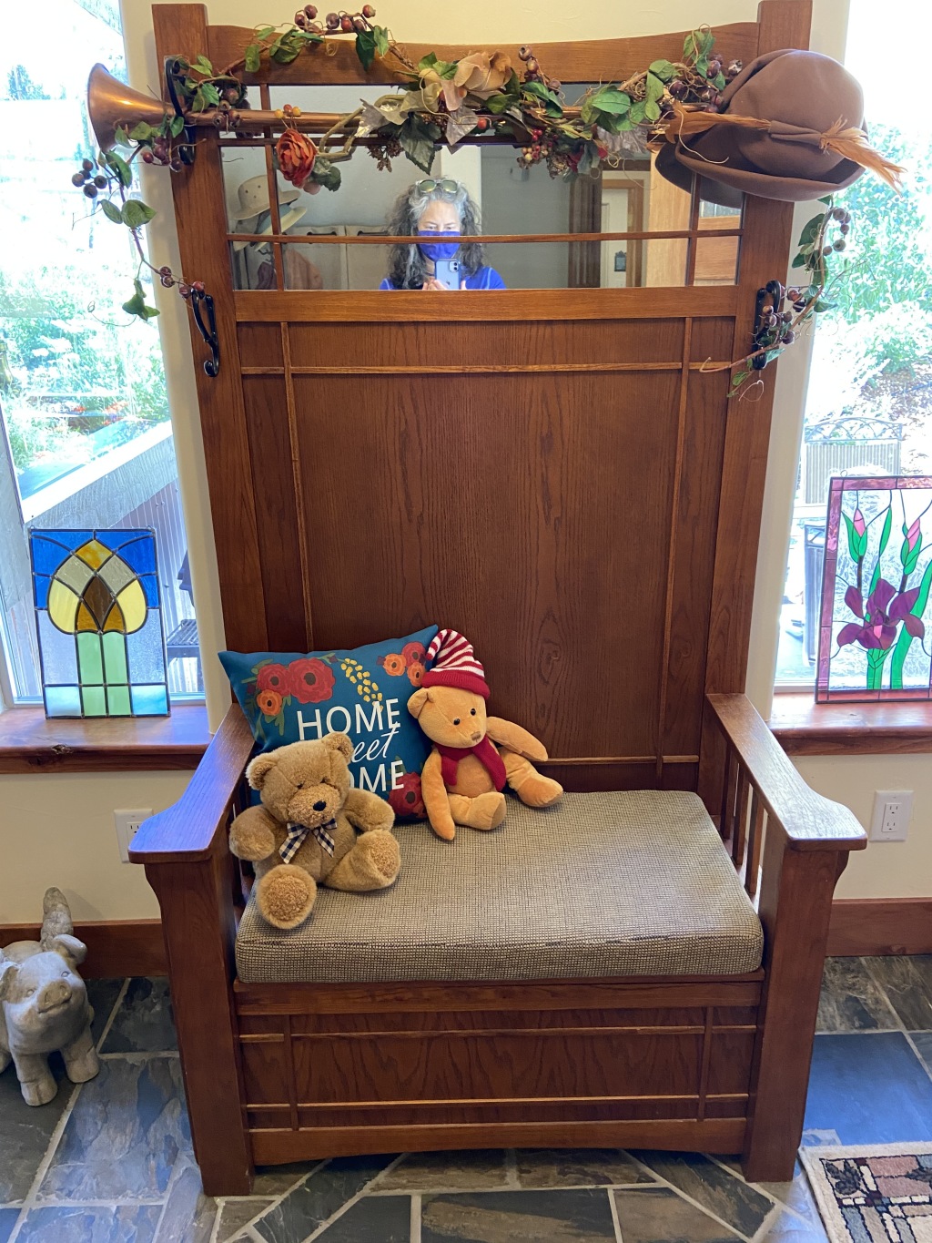 2020-07-27-Breckenridge-House-Inspection-21-front-entryway-chair.JPG