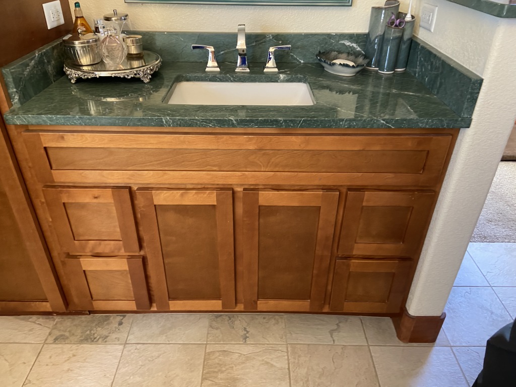 2020/07(July)/Breckenridge-House/1024x768_2020-07-27-Breckenridge-House-Inspection-31-Master-His-sink.JPG