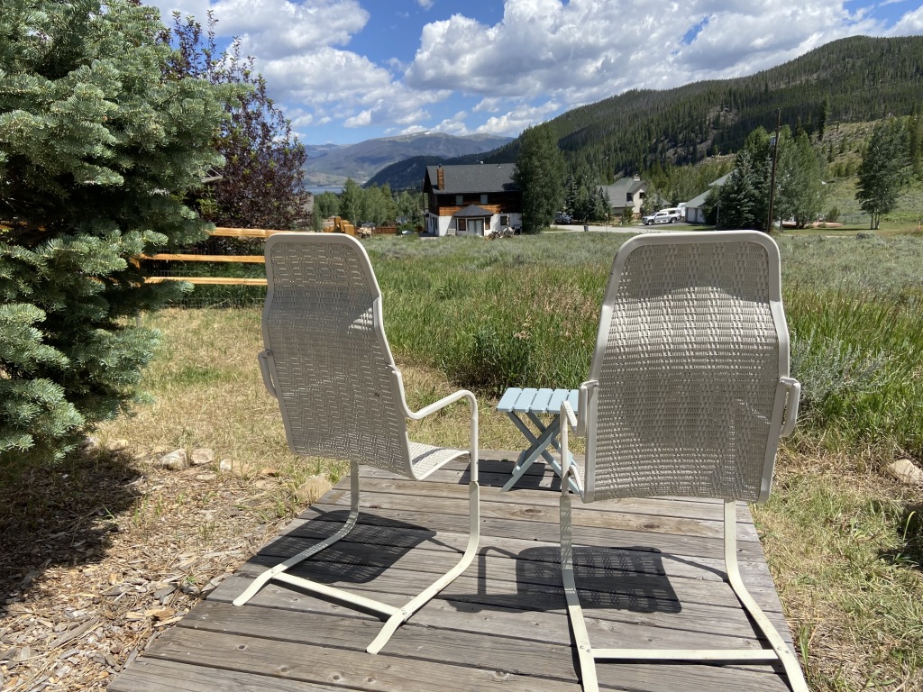 2020/07(July)/Breckenridge-House/1024x768_2020-07-27-Breckenridge-House-Inspection-44-back-yard-chairs.JPG