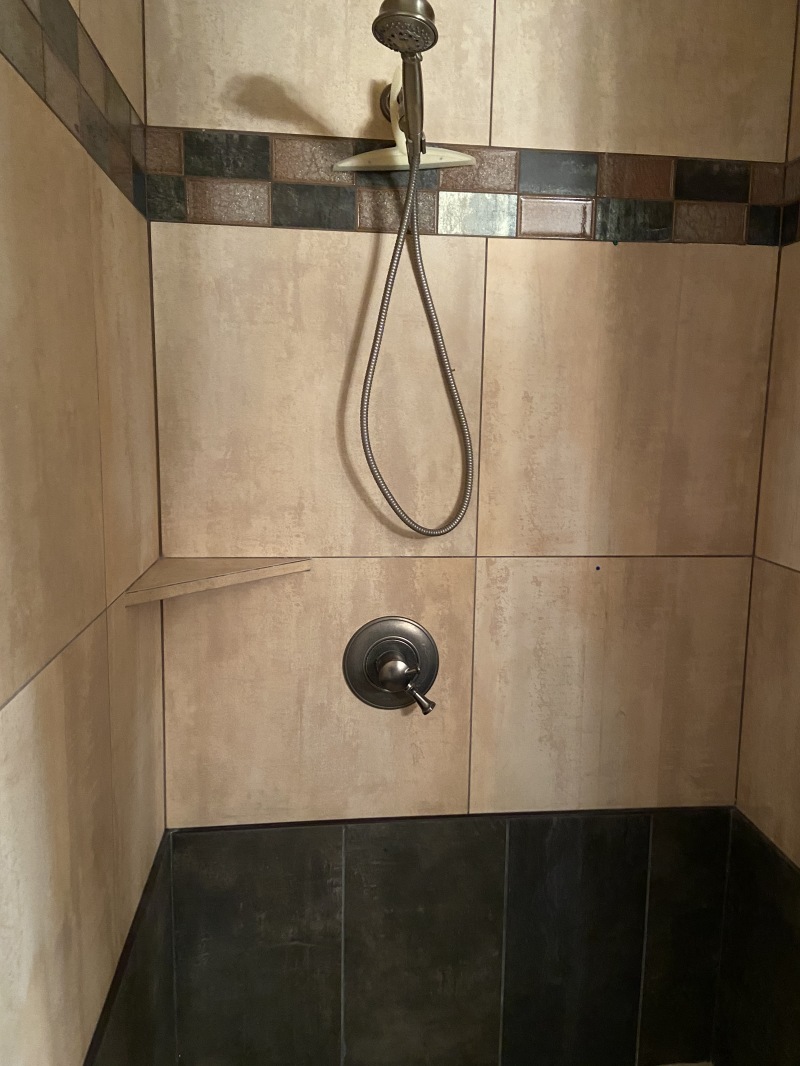 2020/07(July)/Breckenridge-House/800x600_2020-07-27-Breckenridge-House-Inspection-16-downstairs-bathroom.JPG
